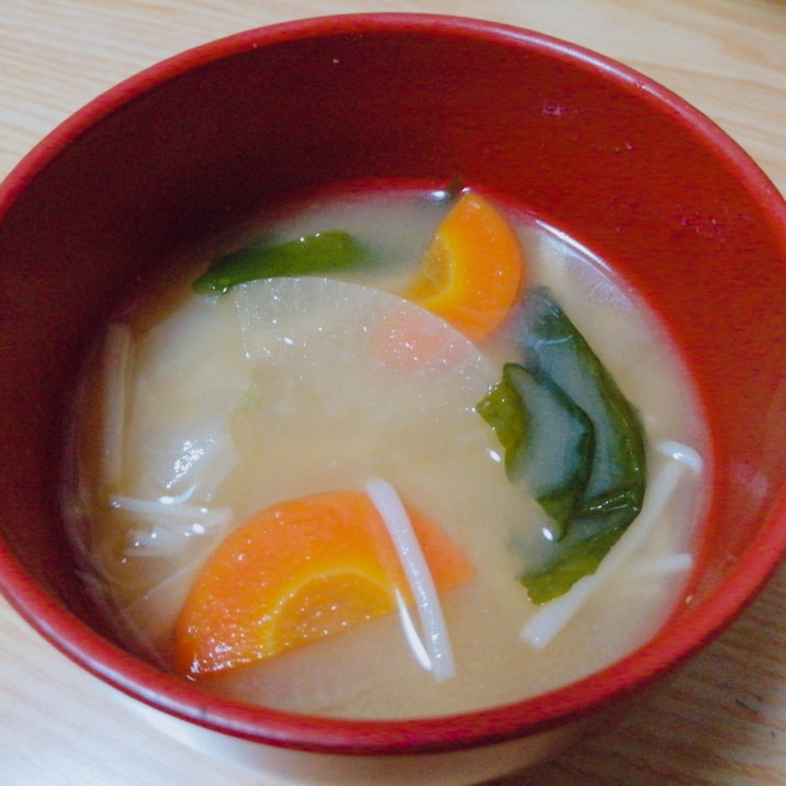 えのきと大根と人参とキャベツとわかめの味噌汁